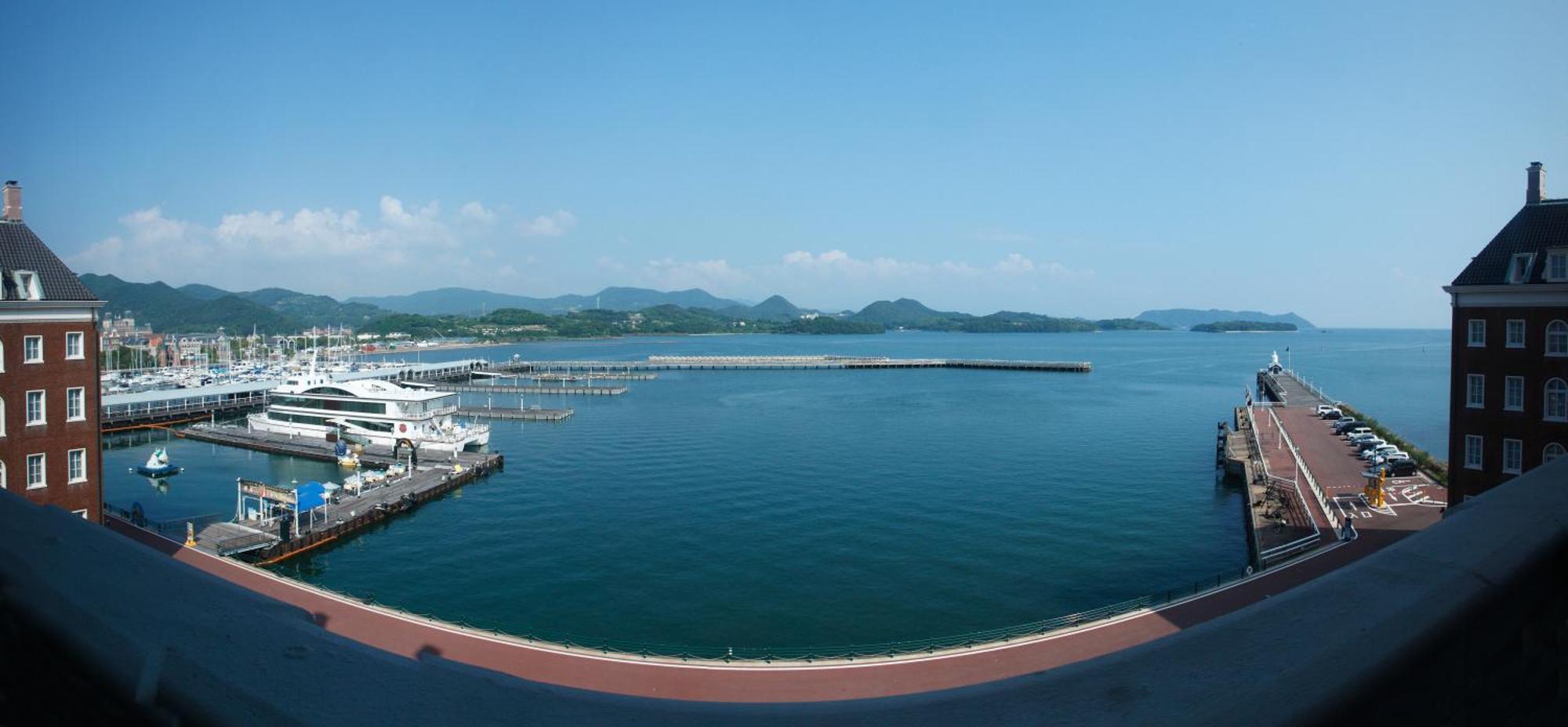 Hotel Den Haag Huis Ten Bosch Sasebo Extérieur photo View of the port of Chichijima