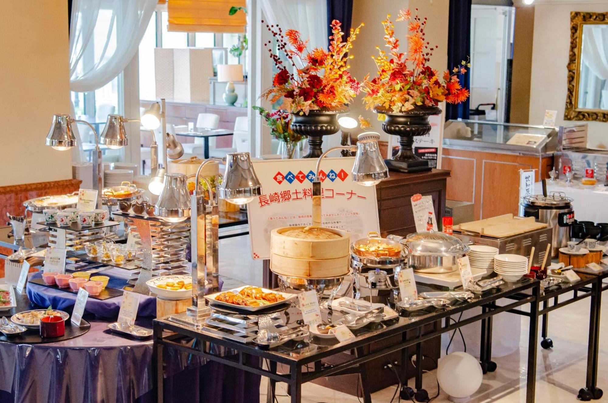 Hotel Den Haag Huis Ten Bosch Sasebo Extérieur photo A buffet at a hotel