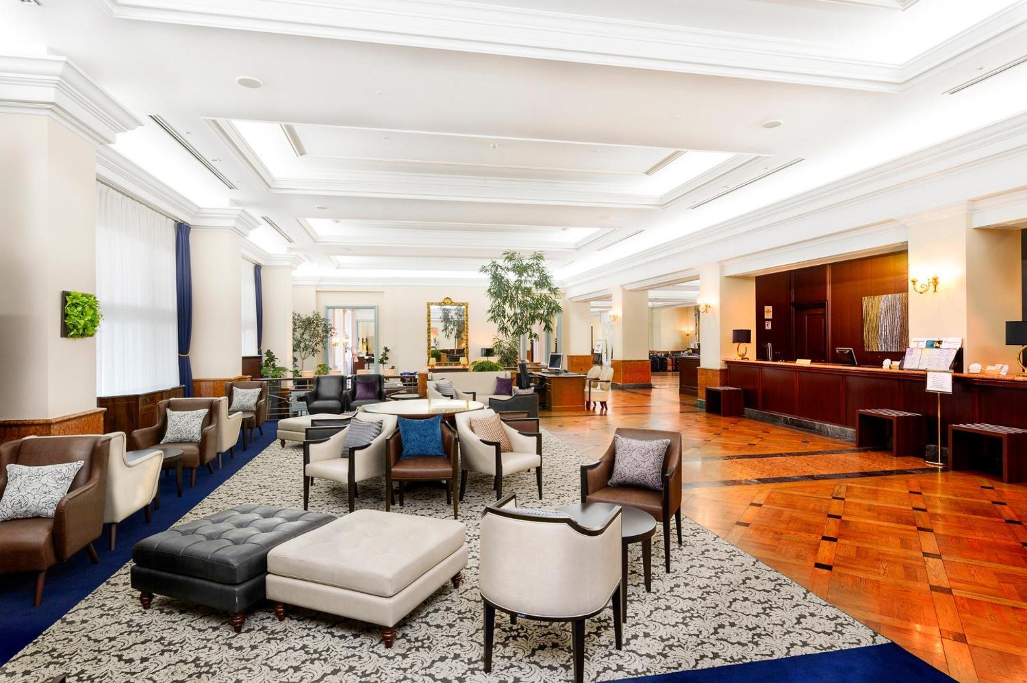 Hotel Den Haag Huis Ten Bosch Sasebo Extérieur photo The lobby of the hotel